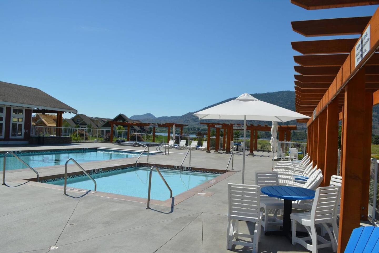 2 King Bedrooms - Walking Distance To Pools Osoyoos Eksteriør billede