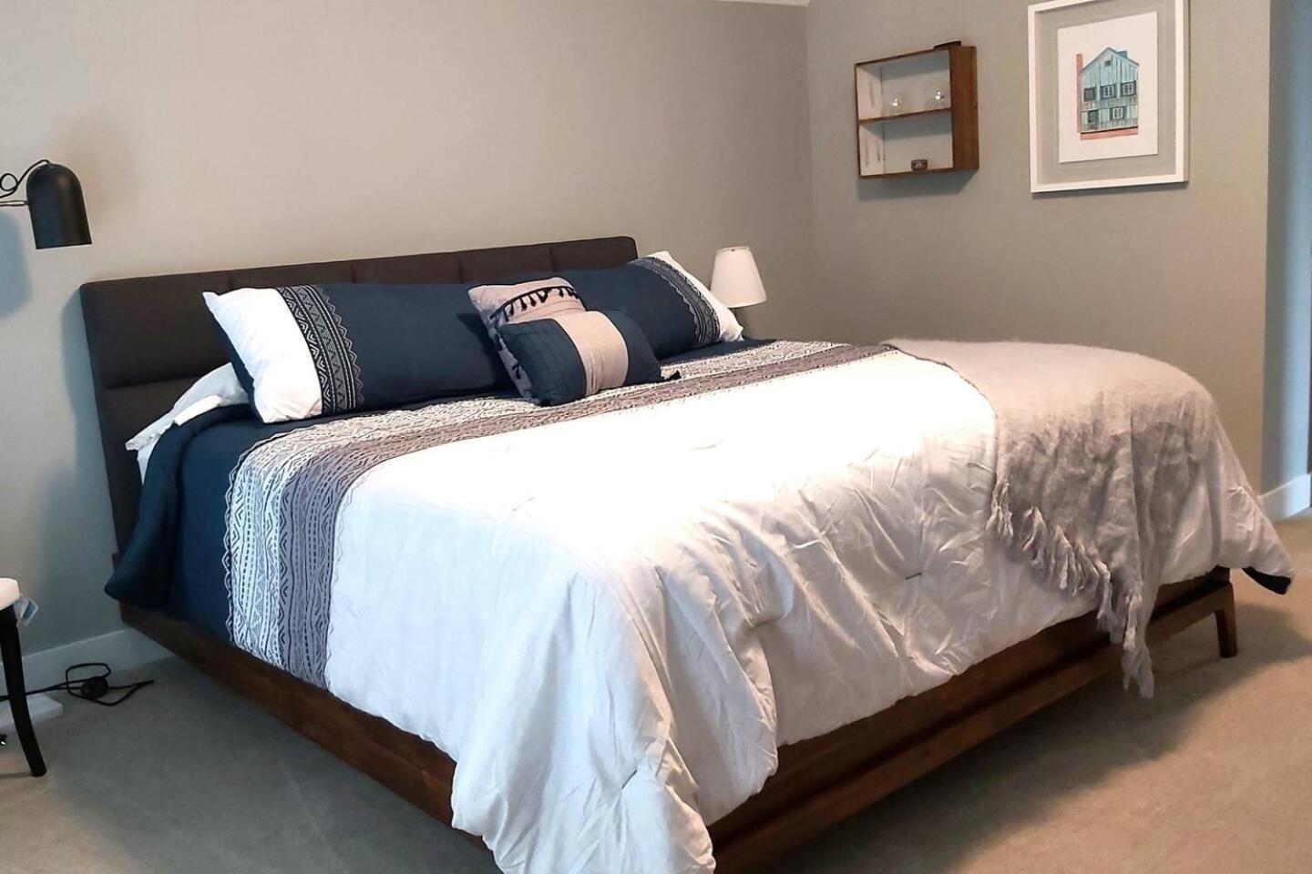 2 King Bedrooms - Walking Distance To Pools Osoyoos Eksteriør billede